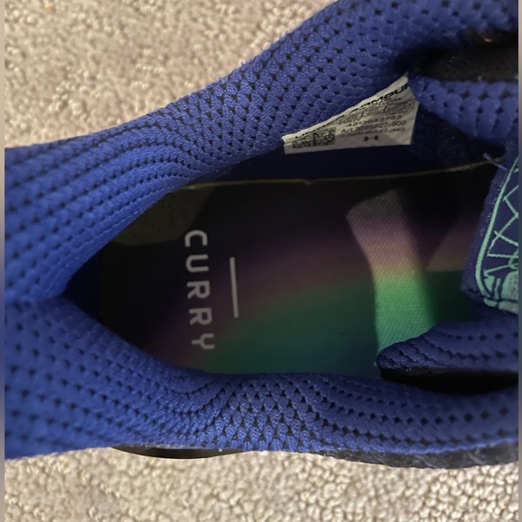 Under Armour Steph Curry girls basketball shoes - Picture 2 of 5